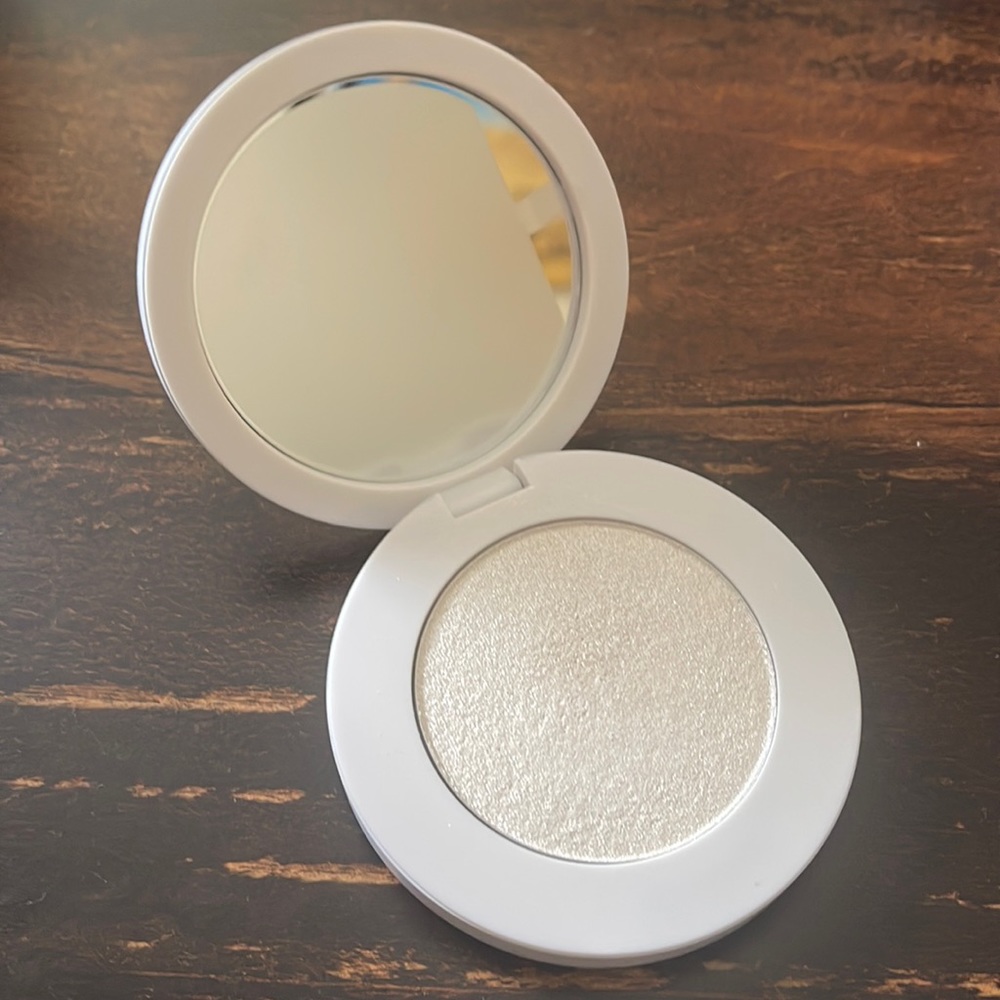 Makeup by Mario Soft Glow Highlighter